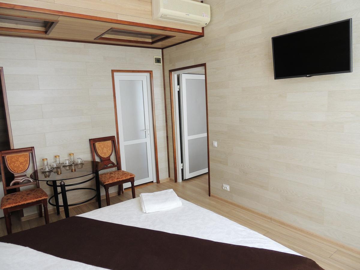 Laguna Hotel Костанай Екстериор снимка