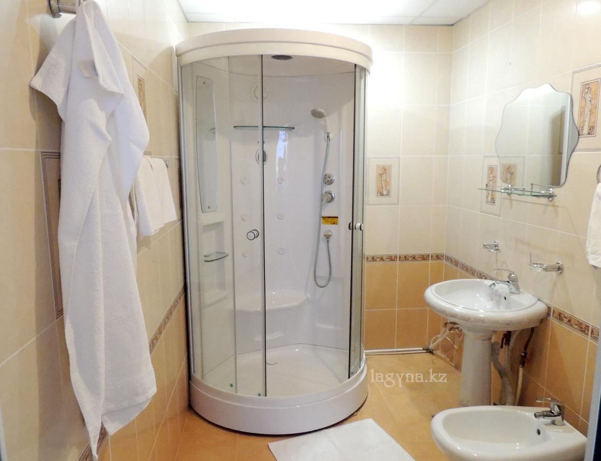 Laguna Hotel Костанай Екстериор снимка
