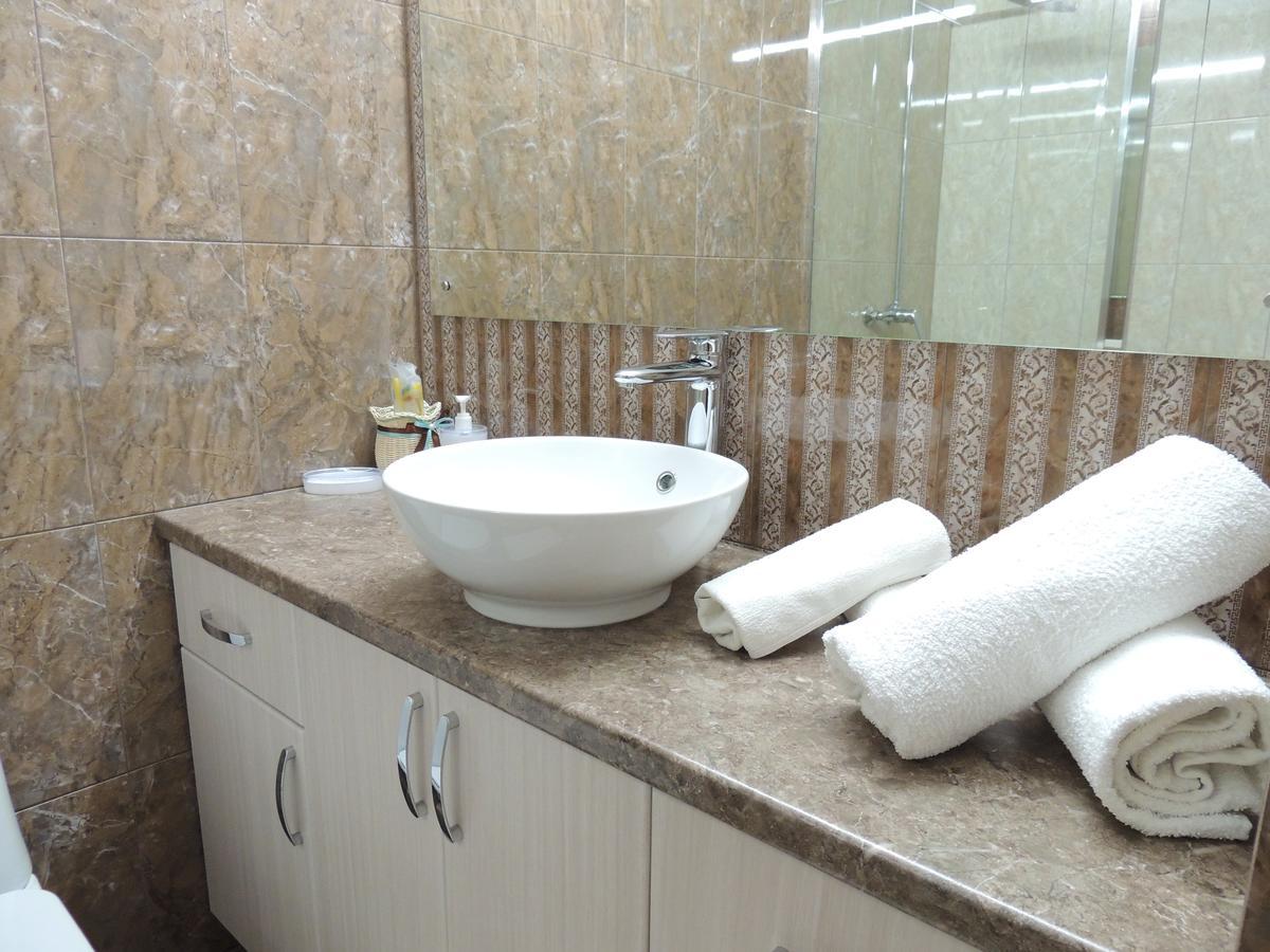 Laguna Hotel Костанай Екстериор снимка